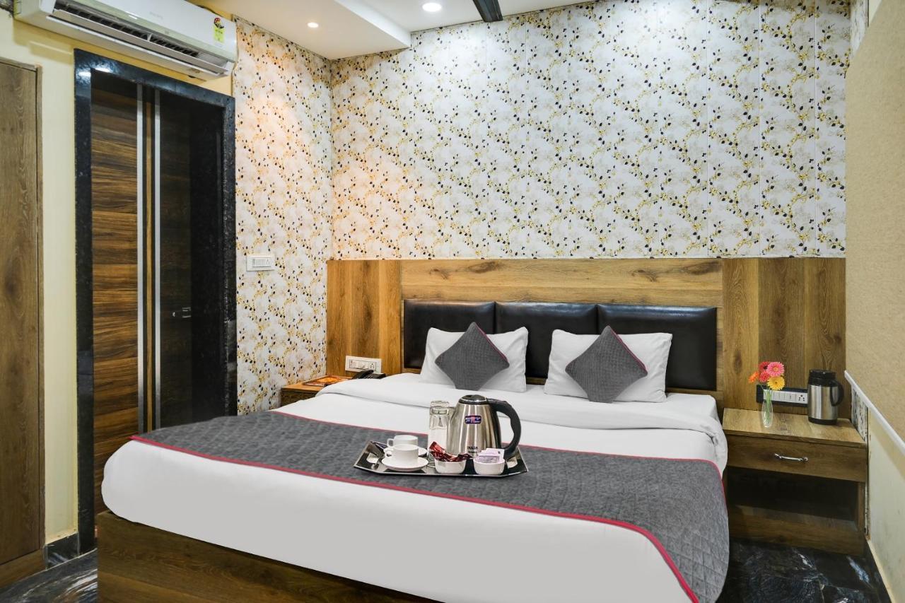 Townhouse Oak Hotel Ar Ganges Premium Варанаси Екстериор снимка
