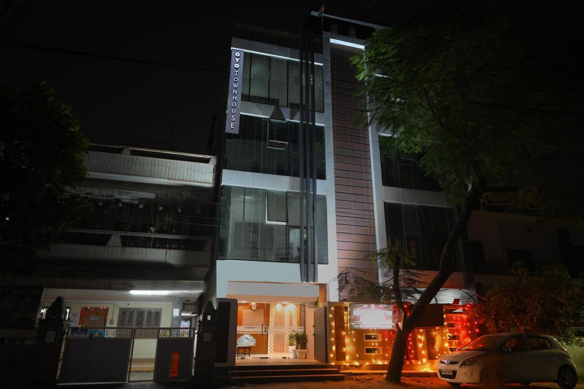 Townhouse Oak Hotel Ar Ganges Premium Варанаси Екстериор снимка